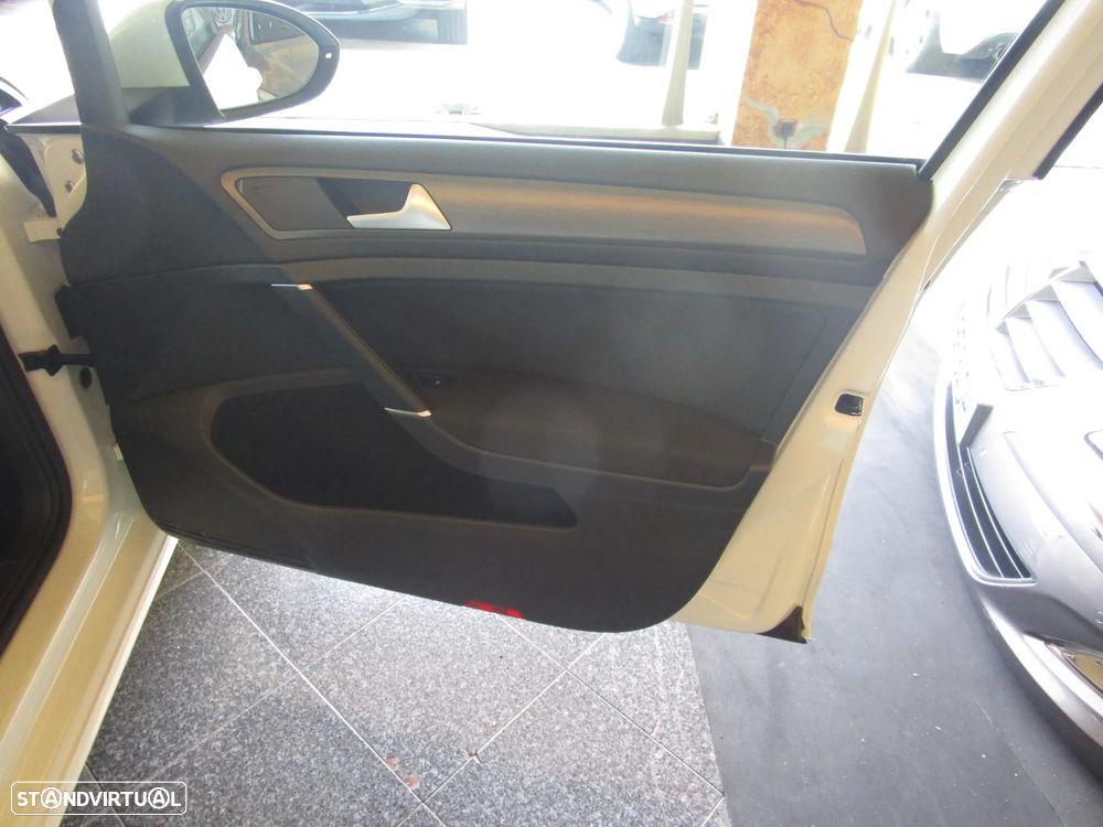 VW e-Golf AC/DC - 20