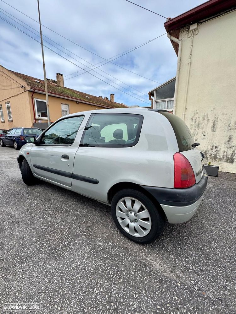 Renault Clio - 9