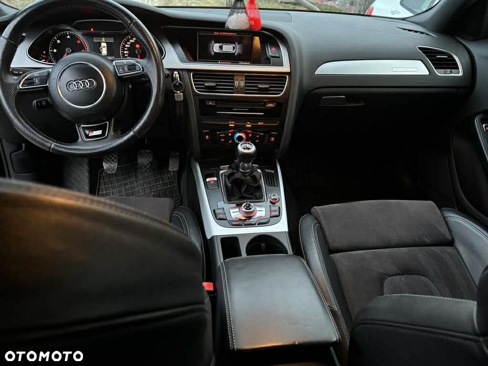 Audi A4 Avant 2.0 TDI Quattro Line - 9