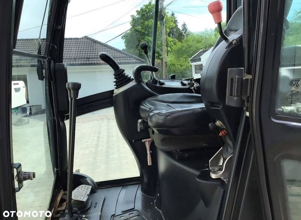 JCB 8018 - 7