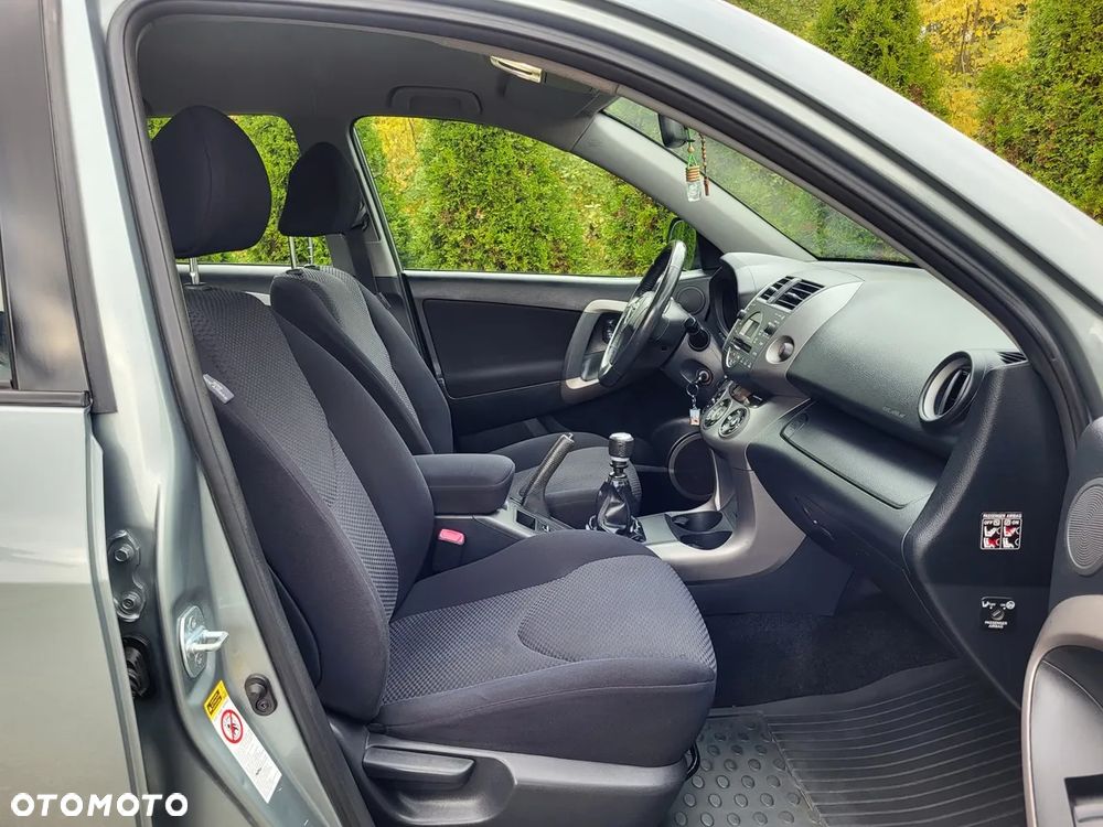 Toyota RAV4 2.2 D-4D Premium - 16