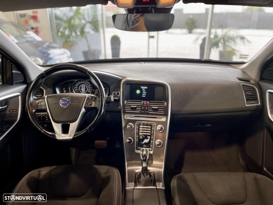 Volvo XC 60 2.0 D4 Momentum Geartronic - 28