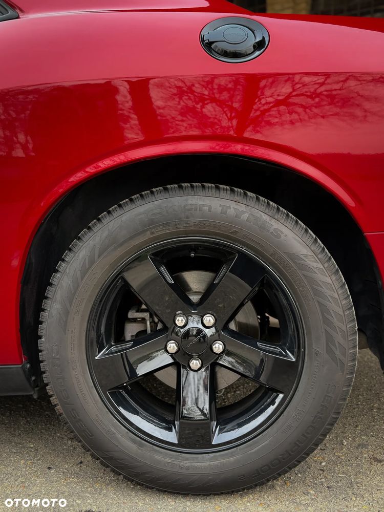 Dodge Challenger - 8