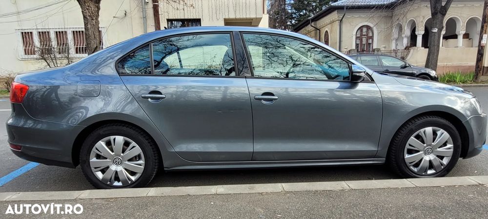 Volkswagen Jetta 1.6 TDI Trendline - 7