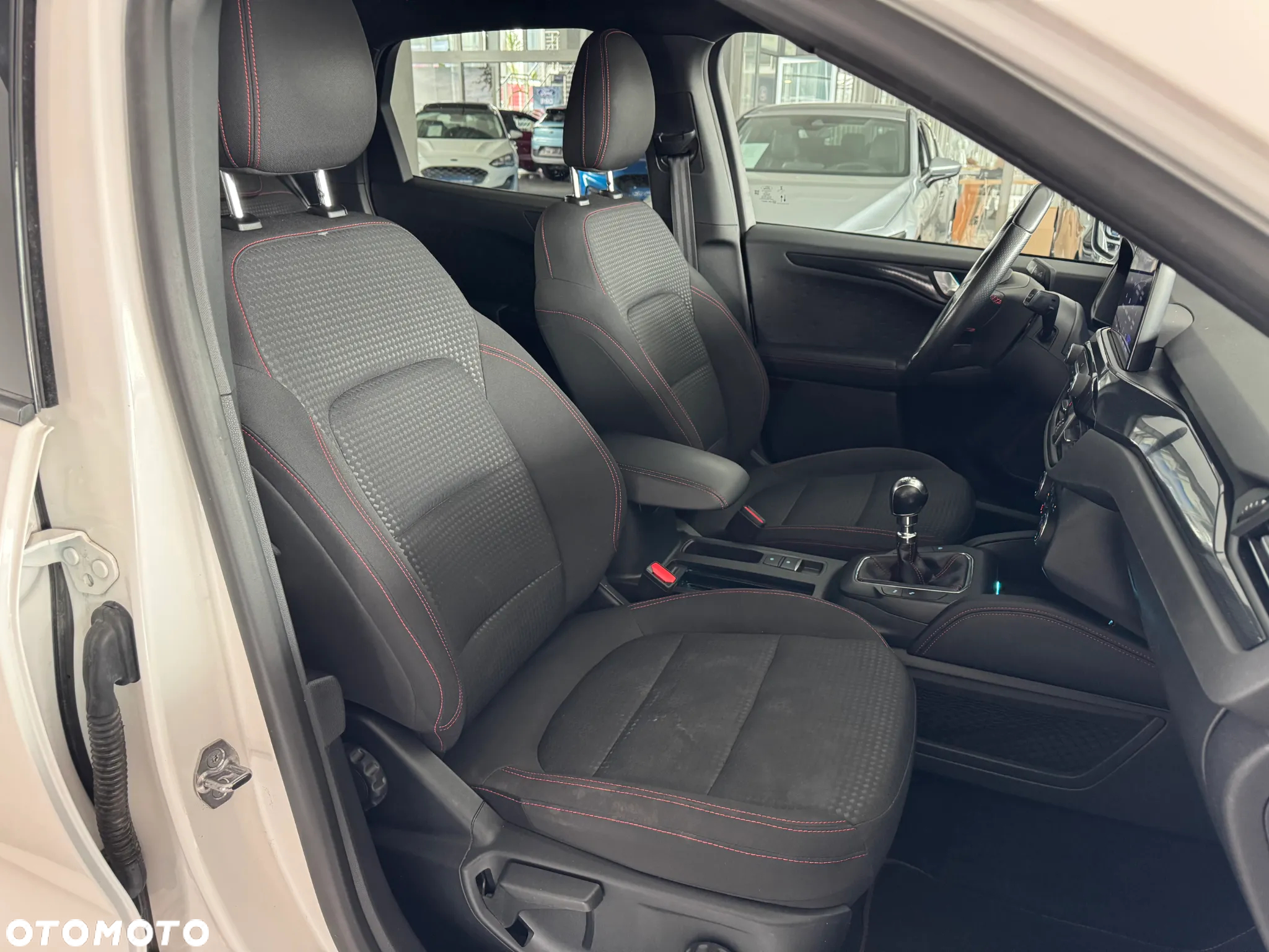Ford Kuga 1.5 EcoBoost FWD ST-Line X - 37