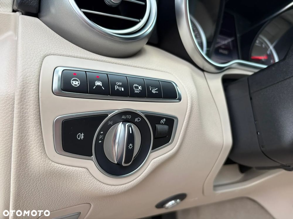Mercedes-Benz Klasa C 200 4-Matic 9G-Tronic - 13