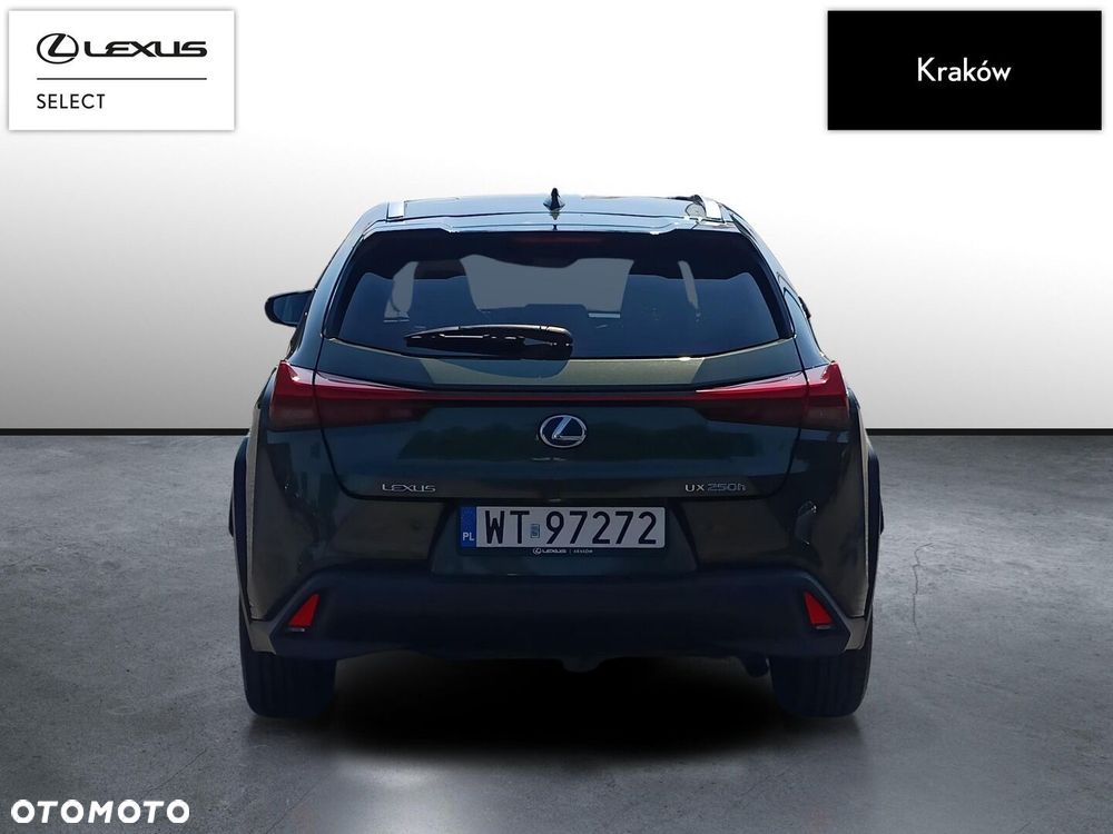 Lexus UX - 4