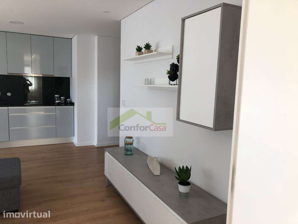 Apartamento T1 , mobilado e equipado e com utensílios-Ar Cond./Vara... - Grande imagem: 3/16
