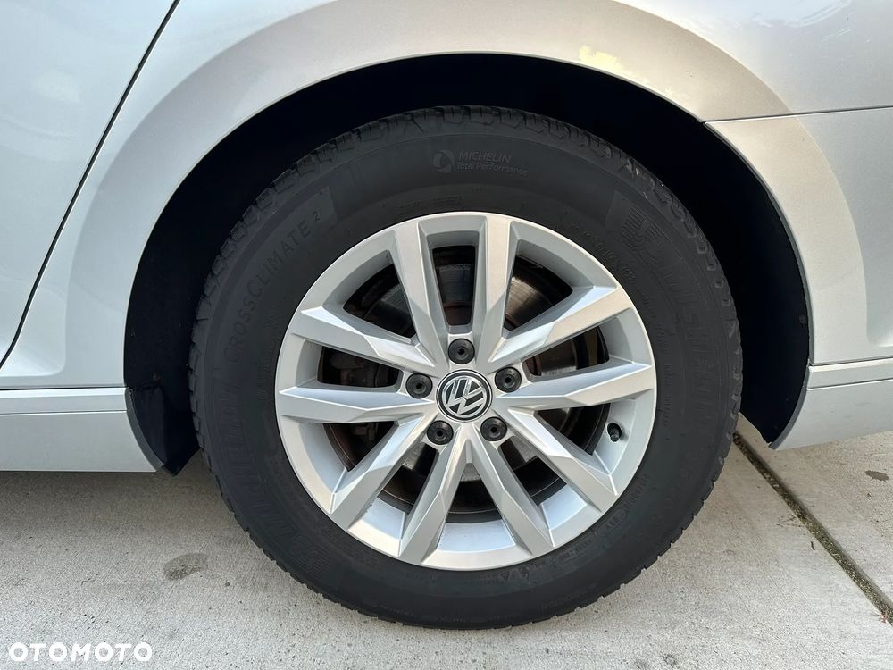 Volkswagen Passat - 11