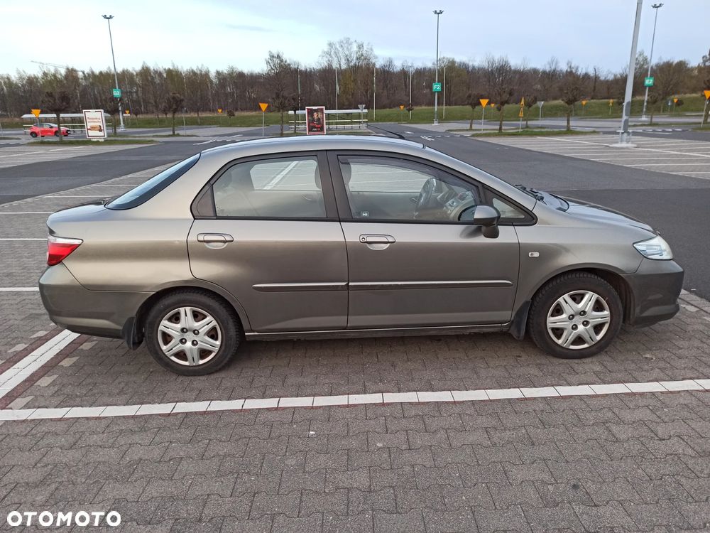 Honda City 1.4 Comfort - 17