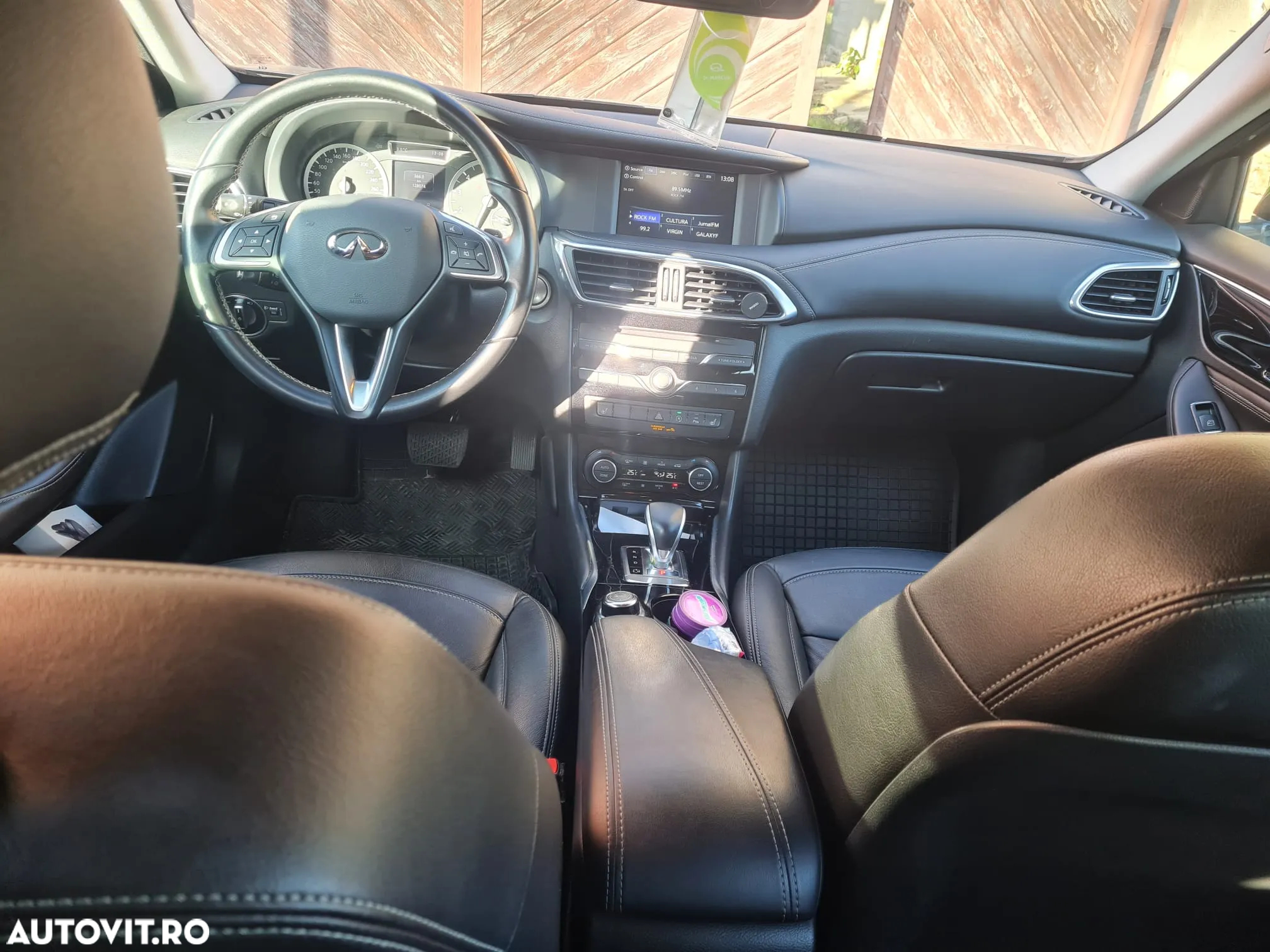 Infiniti Q30 1.6t DCT Luxe - 10