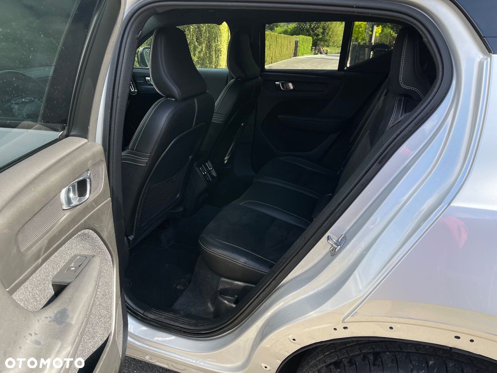 Volvo XC 40 D4 AWD Geartronic R-Design - 23