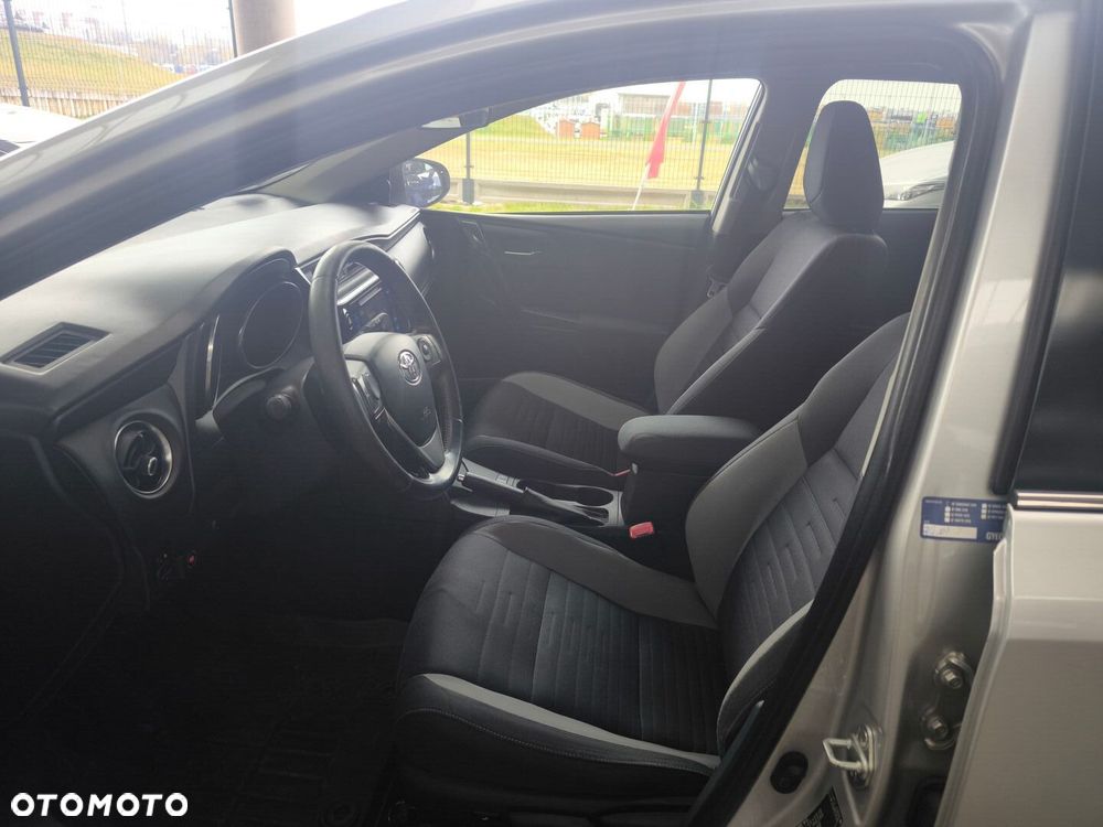 Toyota Auris - 13