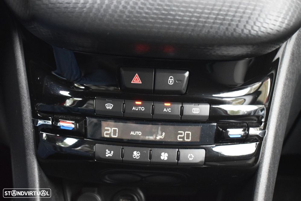 Peugeot 2008 1.2 PureTech Allure EAT6 - 30