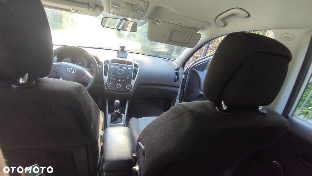 Kia Ceed - 12