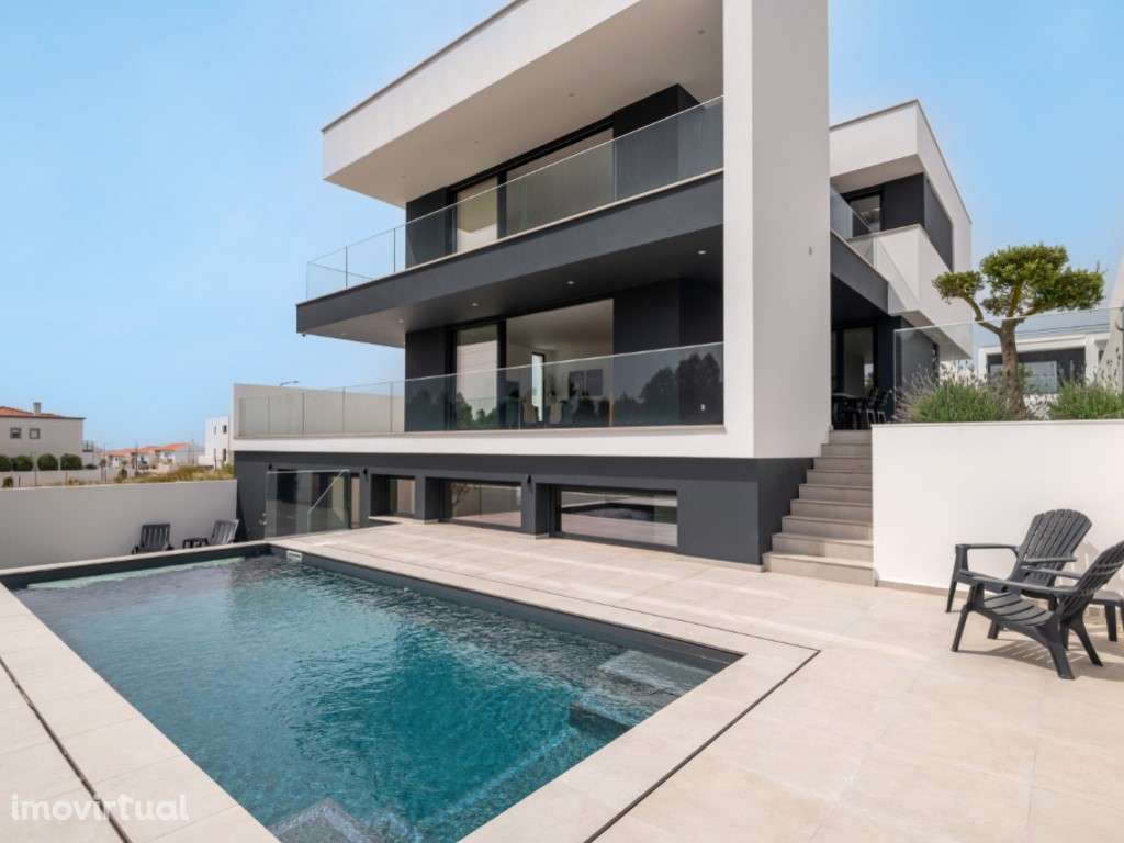 Moradia moderna com vista panorâmica de mar e perto de vários campo... - Grande imagem: 3/58