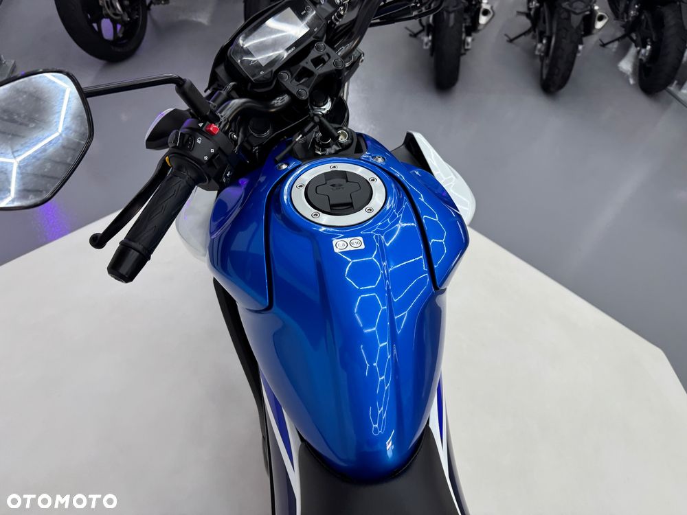 Suzuki GSX - 24