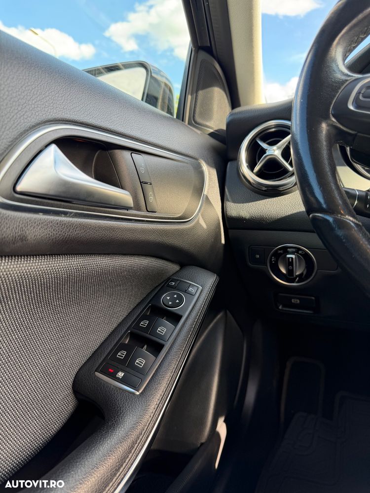 Mercedes-Benz GLA 200 d 4MATIC Aut. - 10