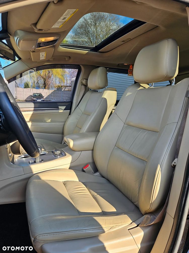 Jeep Grand Cherokee - 12