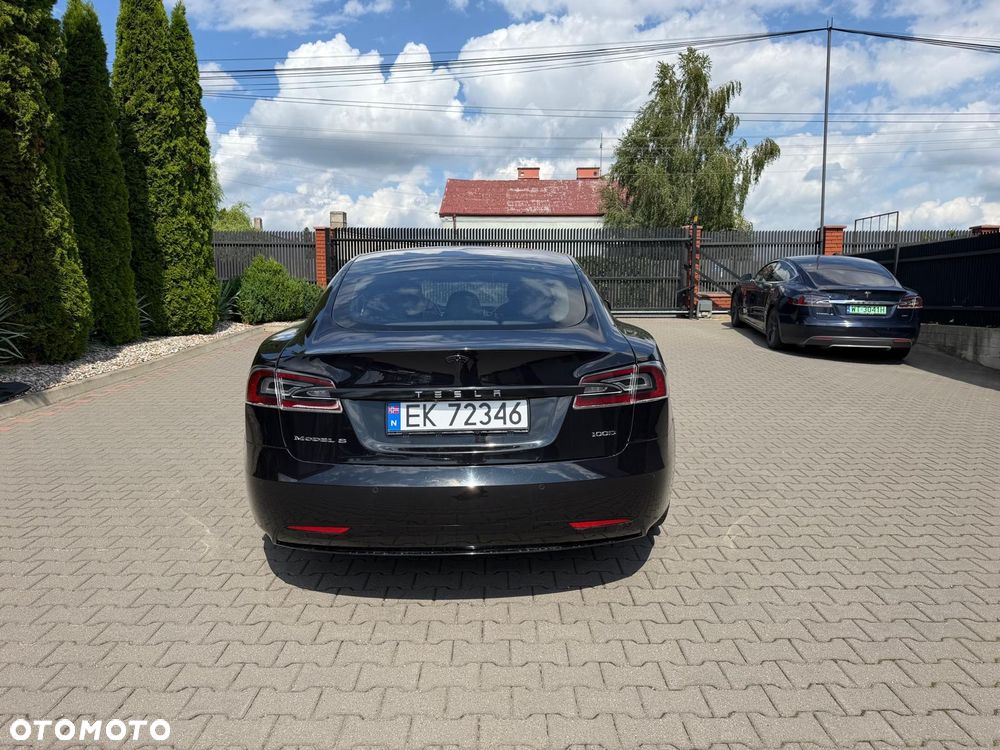 Tesla Model S - 18