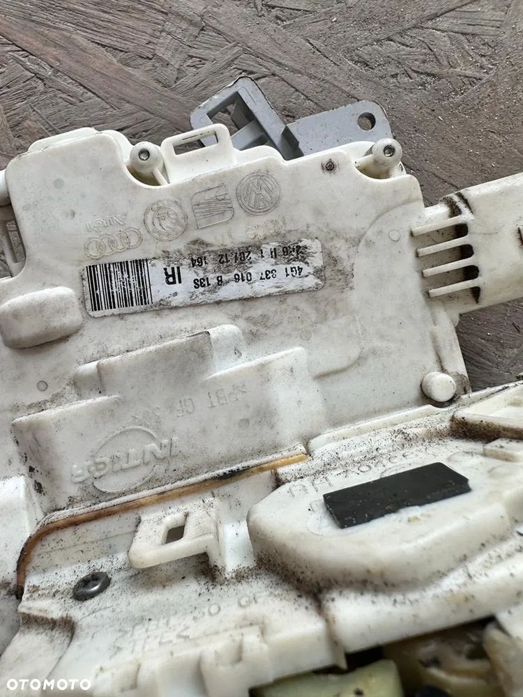 Zamek zamki drzwi dociąg dociągi komplet Audi A7 4G8 - 5