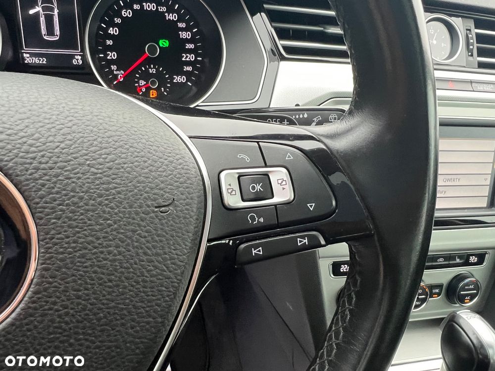Volkswagen Passat - 26