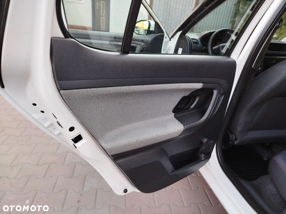 Skoda Fabia 1.2 HTP Active - 23