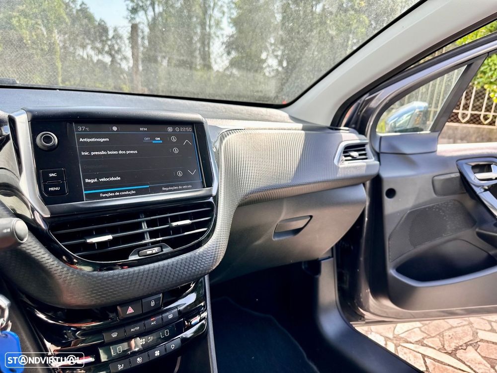 Peugeot 2008 1.2 PureTech Signature - 18