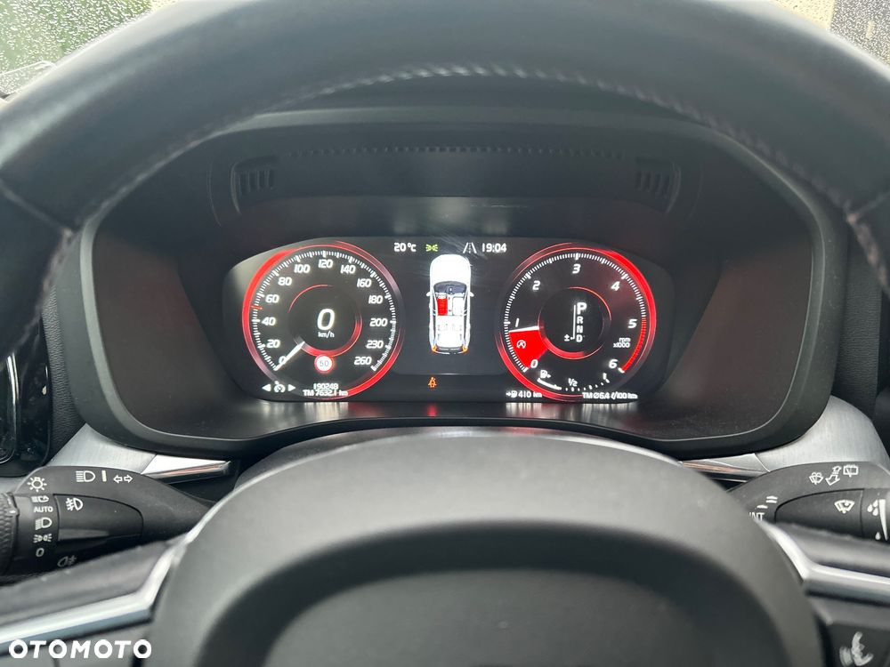 Volvo XC 60 D4 Momentum Pro - 12
