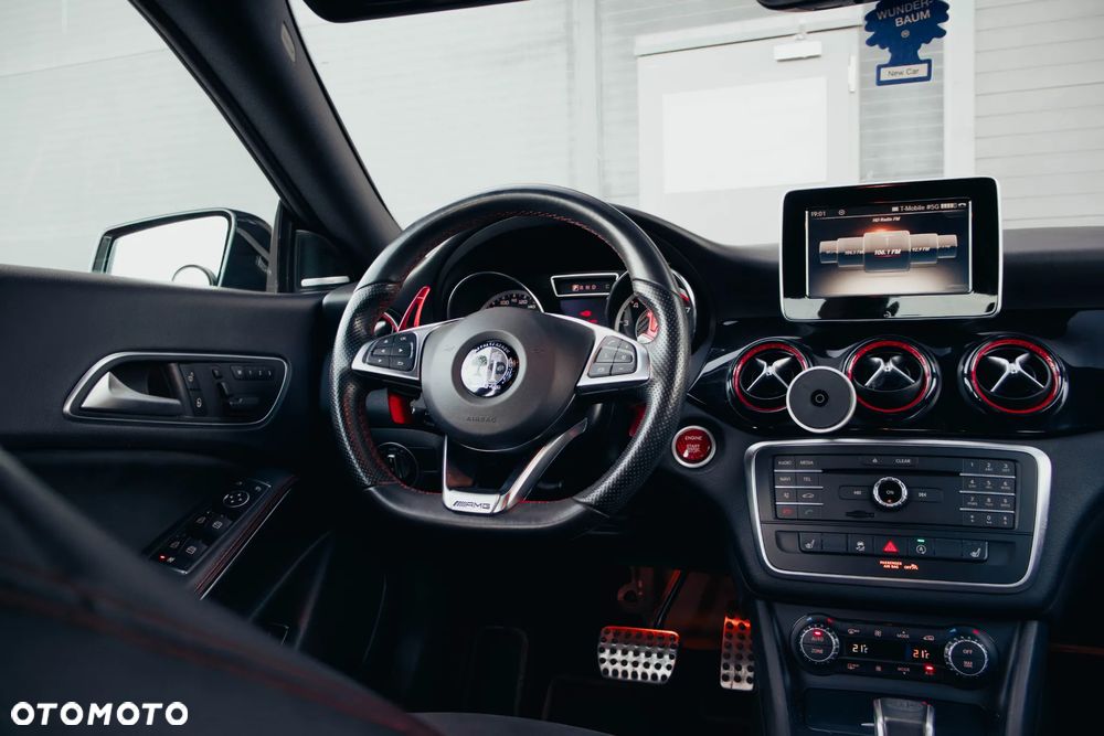 Mercedes-Benz CLA 45 AMG 4Matic 7G-DCT - 32