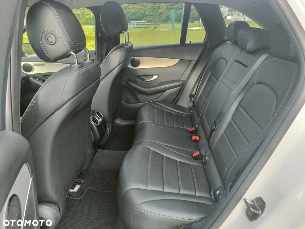 Mercedes-Benz GLC - 32