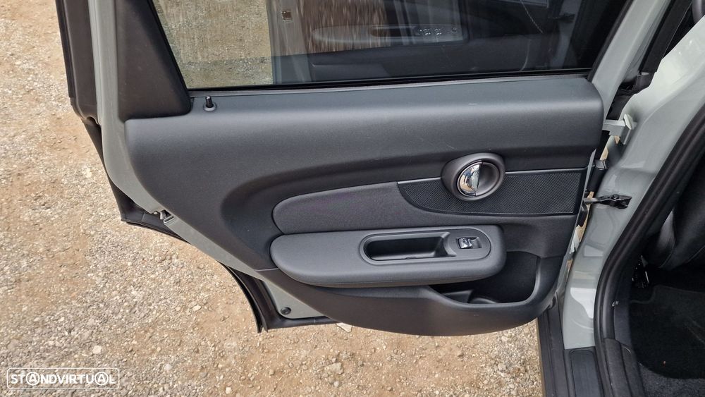 MINI Clubman One D Auto - 29