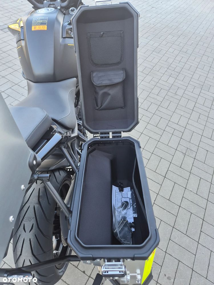 QJMOTOR SRT900S - 17