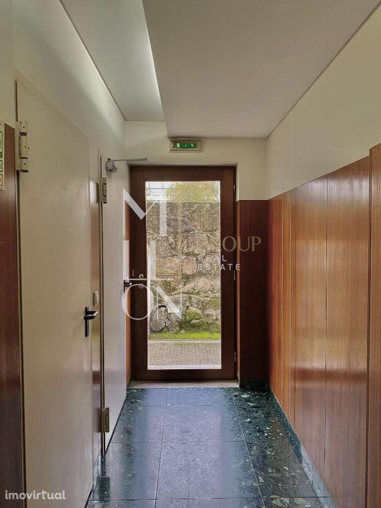 Apartamento T0 em condomínio fechado na zona mais central do Porto a R - Grande imagem: 4/15