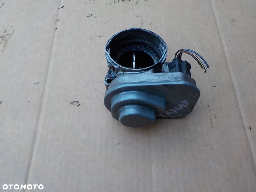 przepustnica vw passat b6 2,0 tdi 038128063L