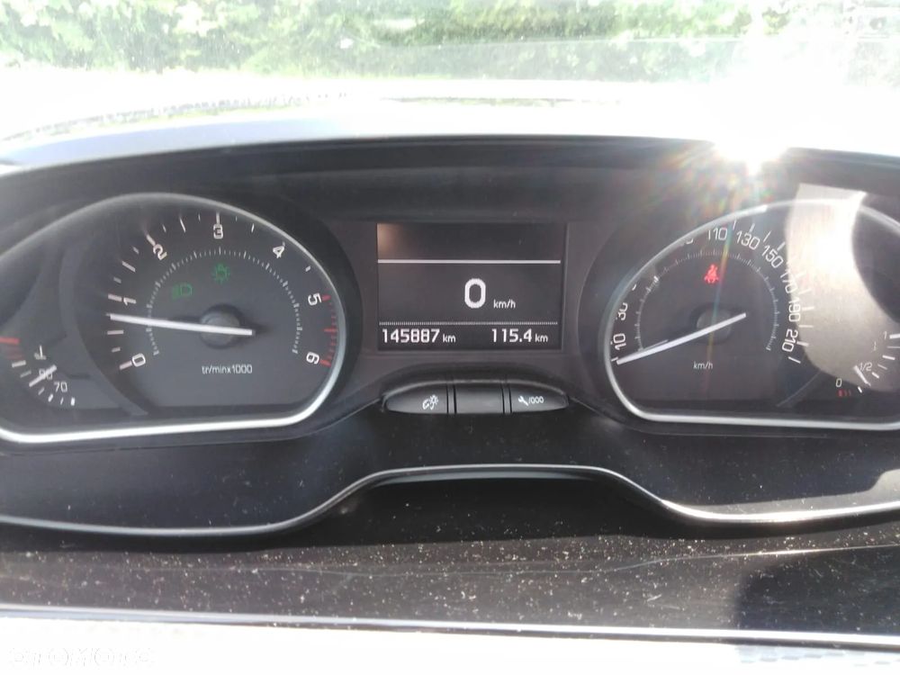 Peugeot 208 1.6 BlueHDi Allure S&S - 15