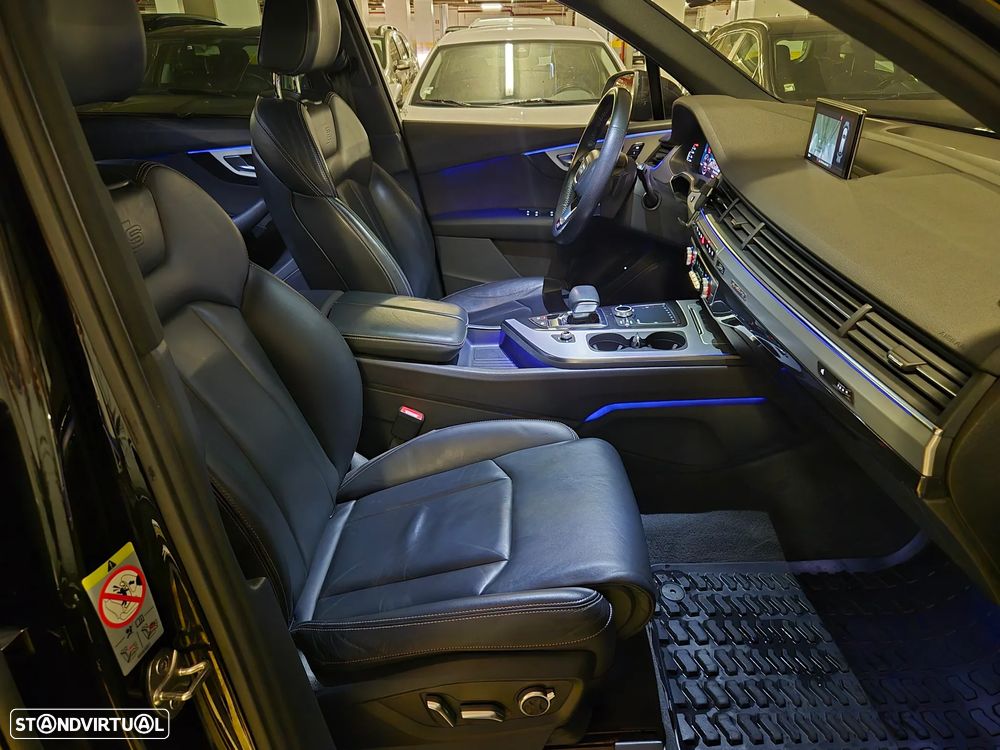 Audi Q7 3.0 TDi quattro S-line Tiptronic 7L - 36