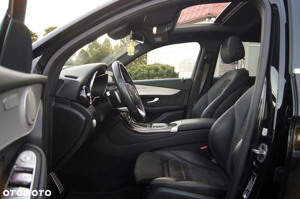 Mercedes-Benz GLC 300 e 4Matic 9G-TRONIC AMG Line Plus - 8