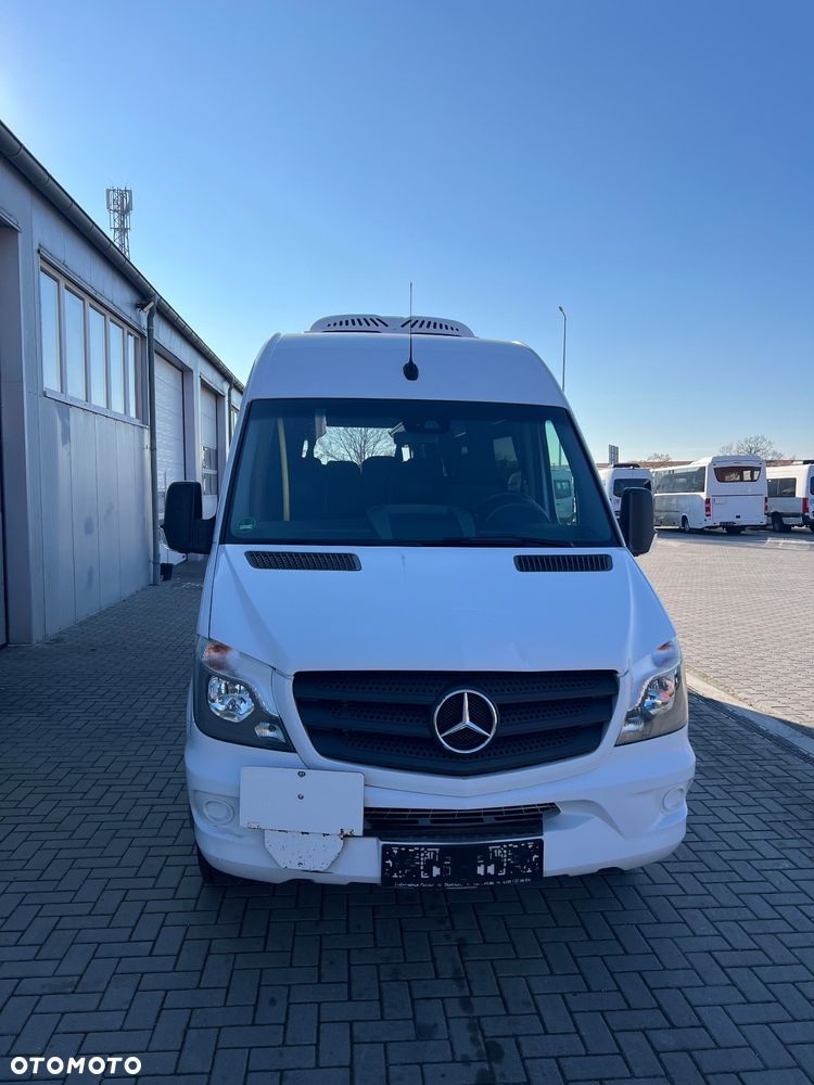 Mercedes-Benz 519 - 2