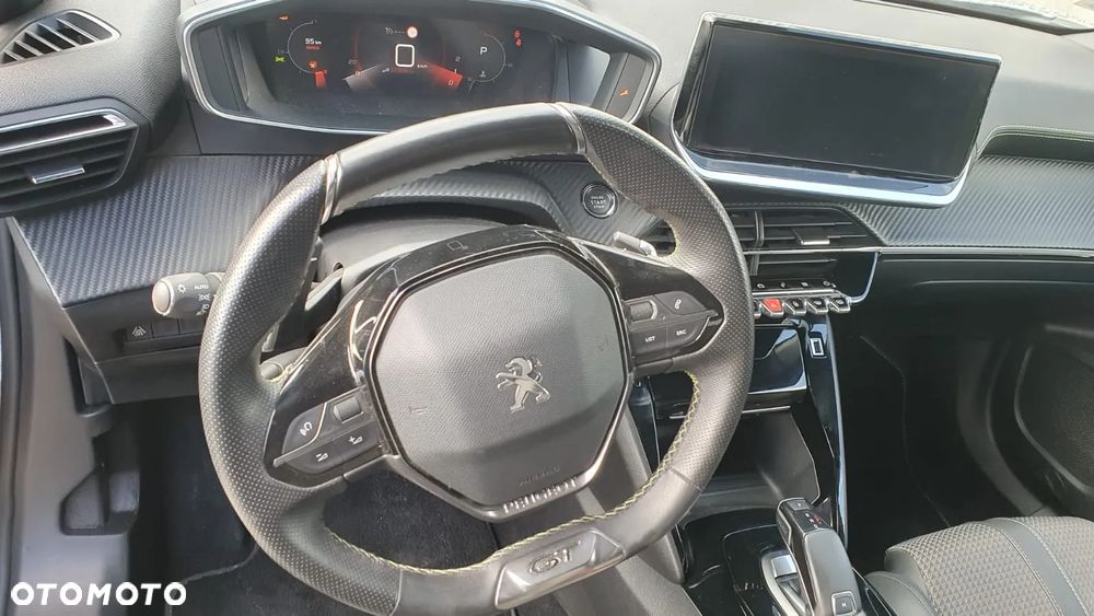 Peugeot 2008 PureTech 130 EAT8 GT - 15