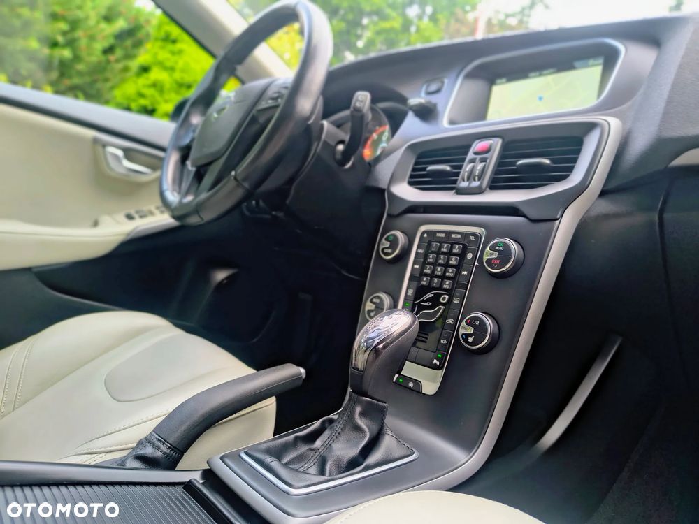 Volvo V40 D4 Geartronic Kinetic - 21