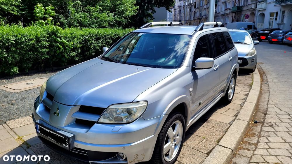 Mitsubishi Outlander - 2