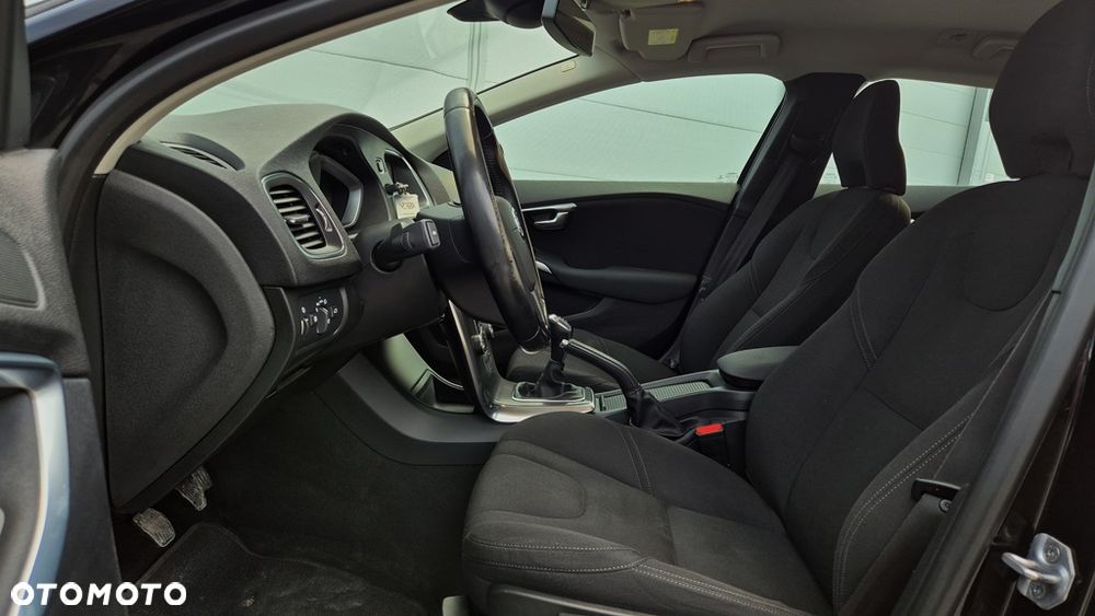 Volvo V40 T3 Momentum - 19