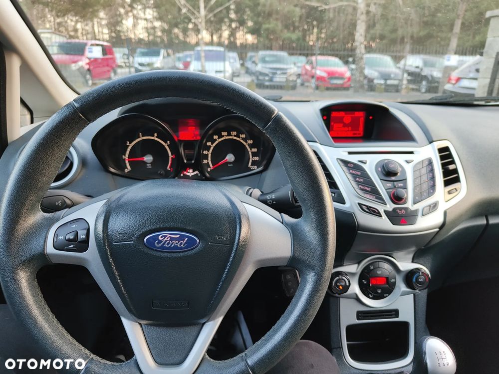 Ford Fiesta 1.25 Champions Edition - 28