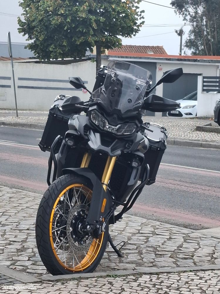 Voge 900DSX + 3 Malas - 1