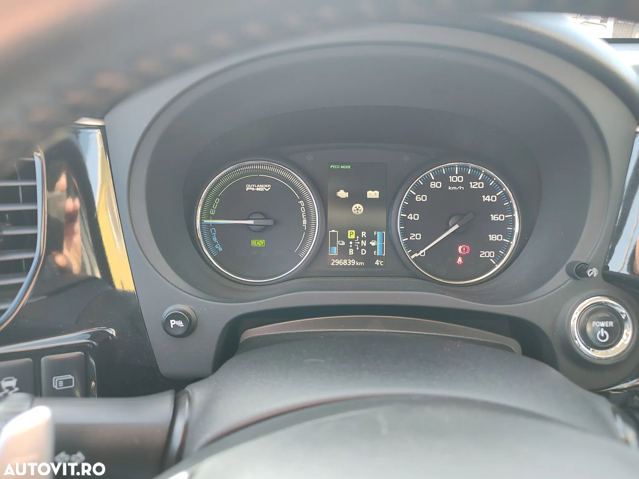 Mitsubishi Outlander 2.0 4WD Plug-In Hybrid - 19