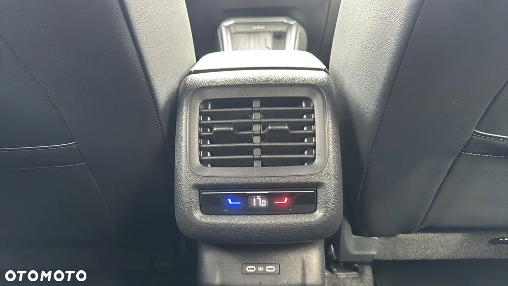 Volkswagen T-Roc 1.5 eTSI R-Line DSG - 25