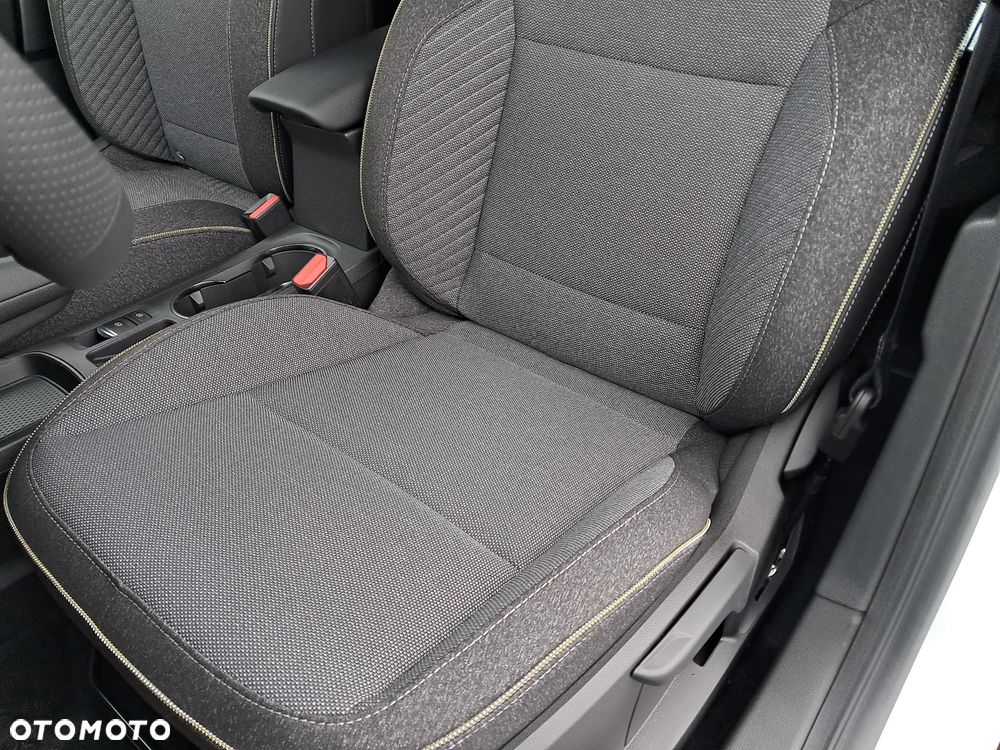 Mitsubishi Grandis - 12