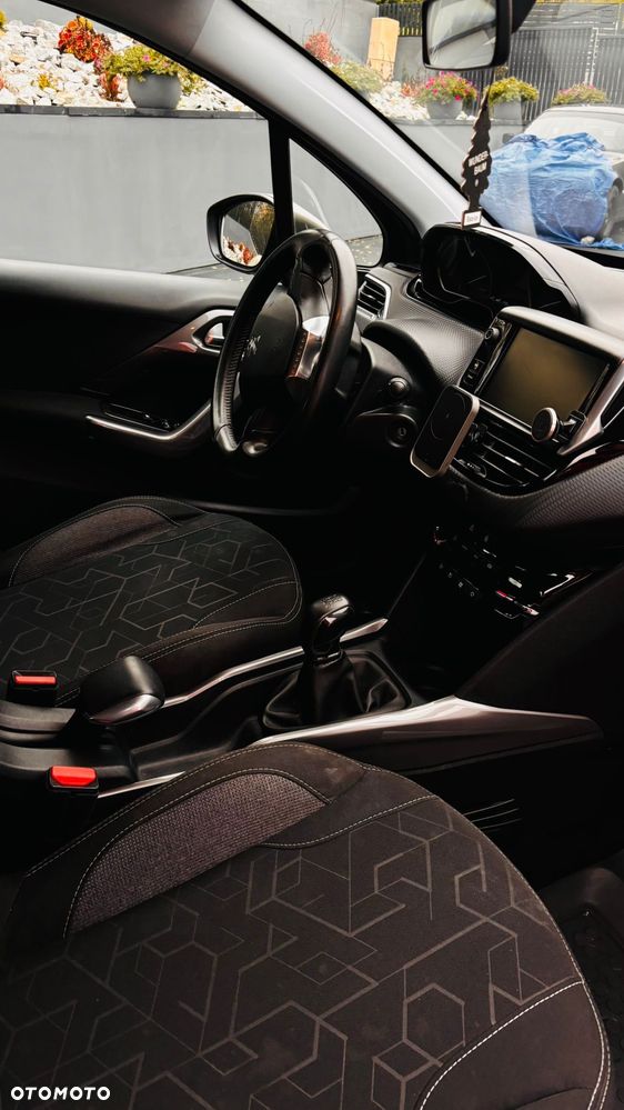 Peugeot 2008 1.2 Pure Tech Allure S&S - 13