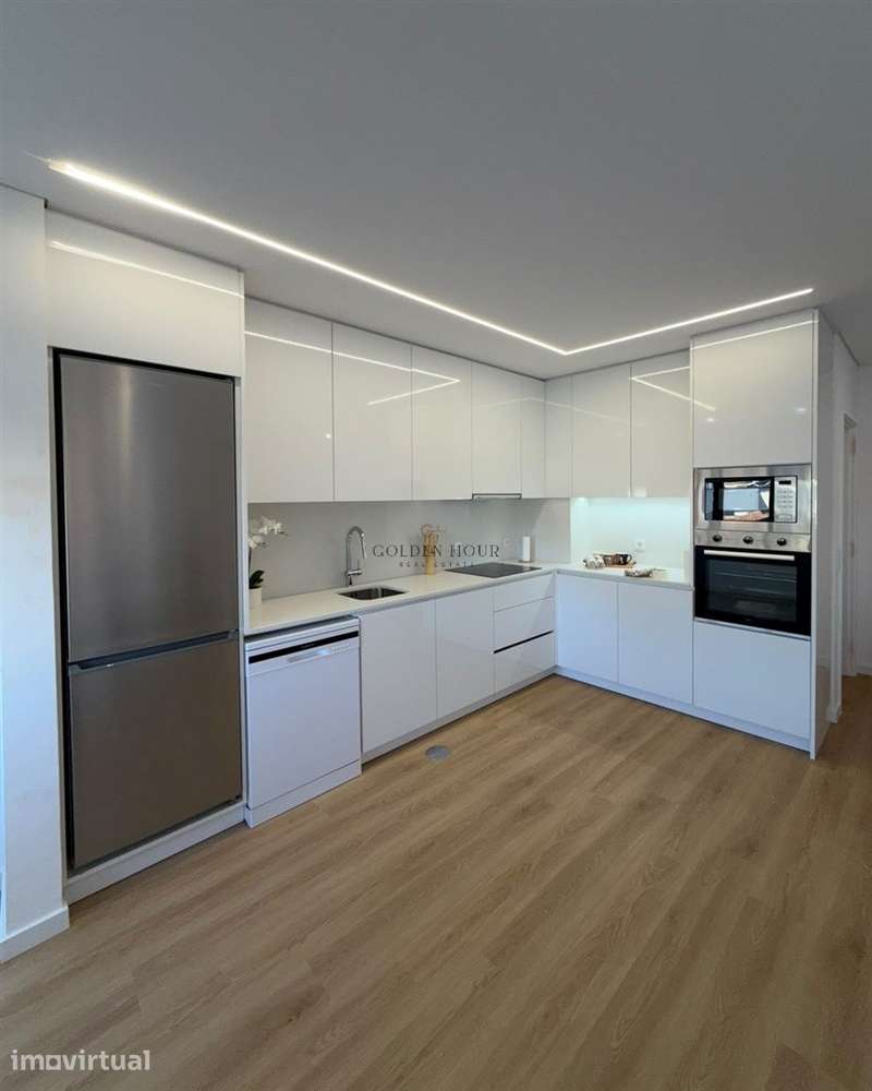 Apartamento T1+1 Renovado com Varanda em Oliveira do Douro - Grande imagem: 3/35